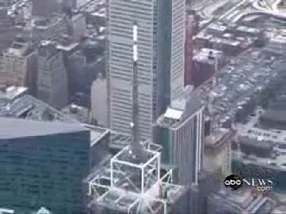 French daredevil, Alian Robert, scales New York Times building
