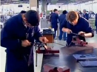 Cursos preparam jovens para entrar no mercado