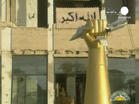 Gheddafi: morirò da martire, niente pietà per ribelli