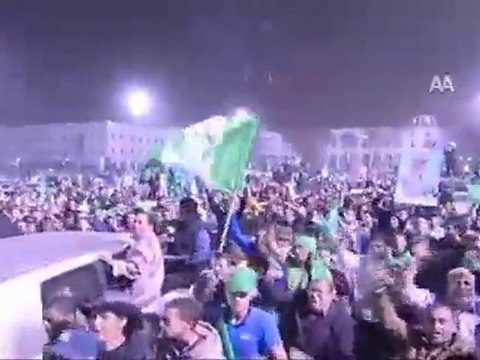 KADDAFİ DÜNYAYA MEYDAN OKUDU