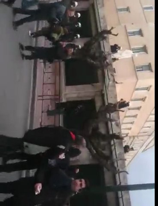 Ένταση έξω από τη Βουλή