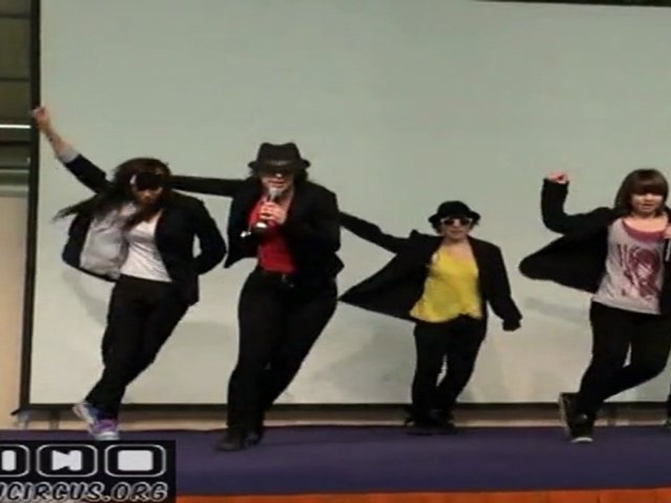 (13/ ) Reportage Paris Manga 11 concours de chant (1/)