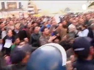 L'opposizione algerina sfida il divieto del governo e...
