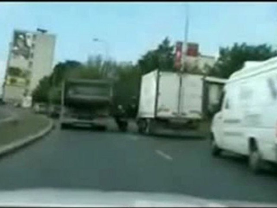 0121 - Course poursuite moto vs voiture de police