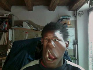 Rossi fait des grimaces devant la webcam