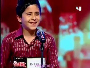 طفل فلسطيني يبكي الجمهور