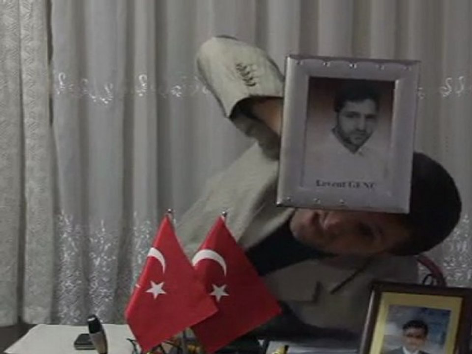 Bürokrat İsmail - Sırdaşız Sırrı (2.Bölüm)