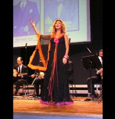 Elif Güreşçi Çiftçioğlu--Güllerin Rengine Bir Bak