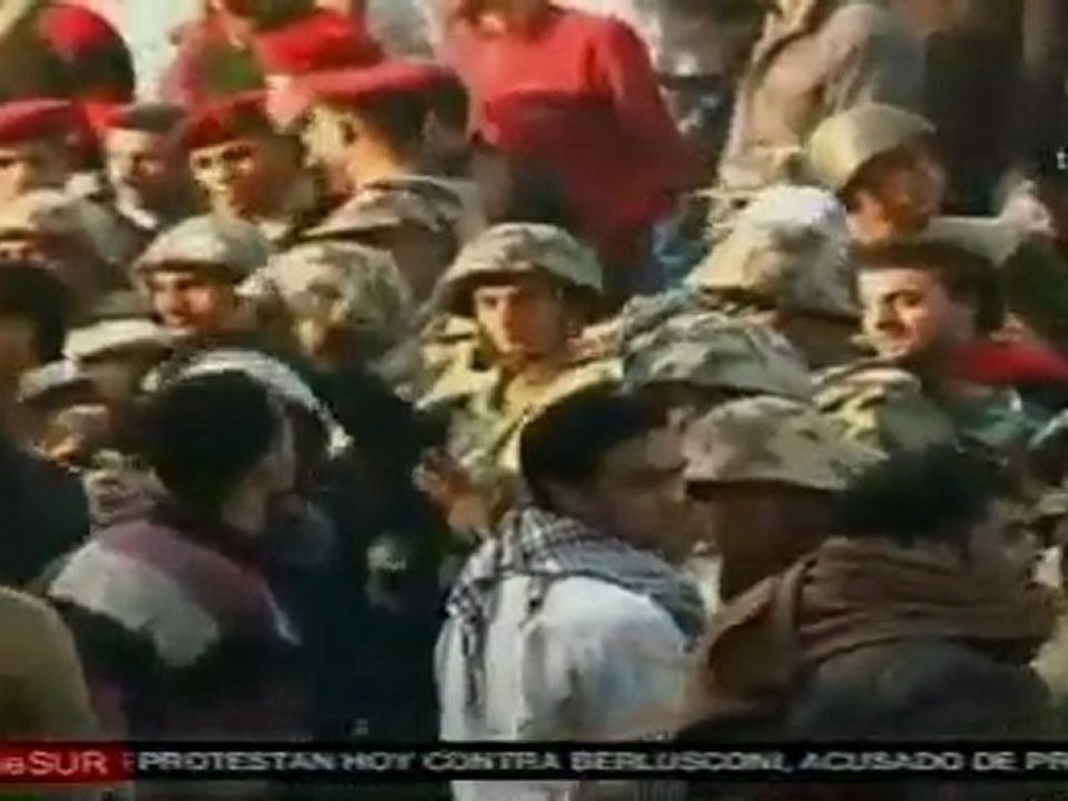 Egipcios siguen en la Plaza Tahrir