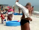 爆笑ホームビデオ・ロシアのあるビーチで男子が酔っ払ってて・・・