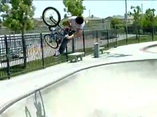 LevisBMX.com Clip of the Week 25 "Johnny Stevens Corona Park Session"