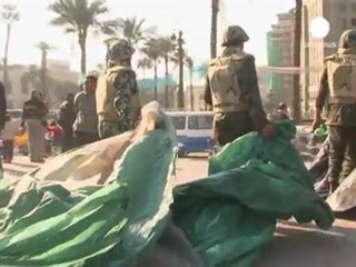 Protest ends in Cairo square but strikes continue