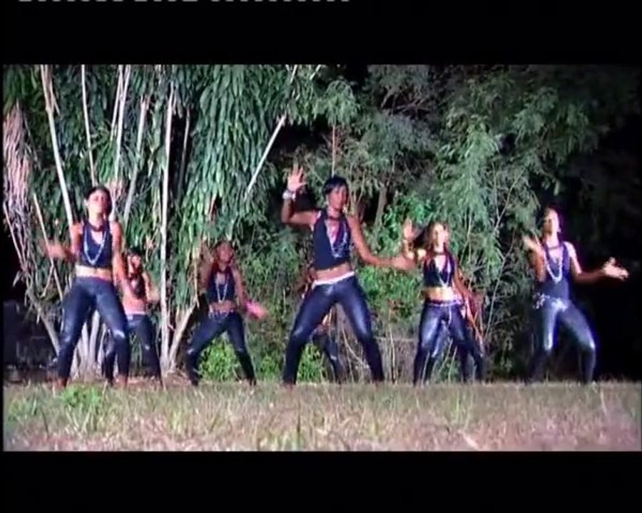 AFROMUSICA - Ferre Gola - Qui est derrière toi