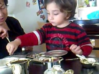 Çınar yemek de yapıyor