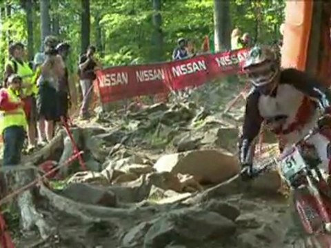 How to ride rocks on your mountain bike with Nissan team rider Dan Atherton