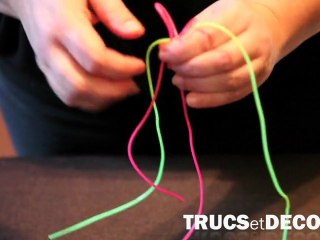 Fabrication d'un scoubidou à 4 fils carré par TrucsetDeco.com