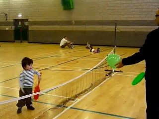 Partie de tennis - ballon gonflant