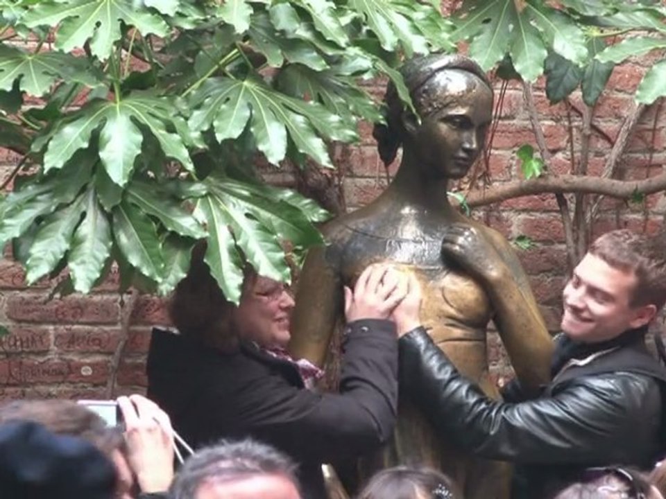 Tausende sind 'Romeo und Julia' in Verona auf der Spur