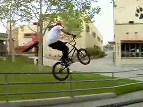 Levi.com/BMX 2008 Clip of the Week 27 Crashes