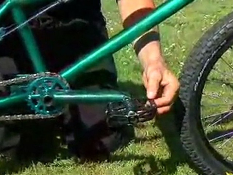 Levi.com/BMX 2008 Clip of the Week 19 "Dakota Roche How-To 360's"