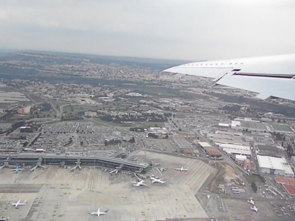 Taking off from MRS to BOD with Embraer ERJ-145