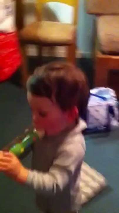 maxence joue de la flute
