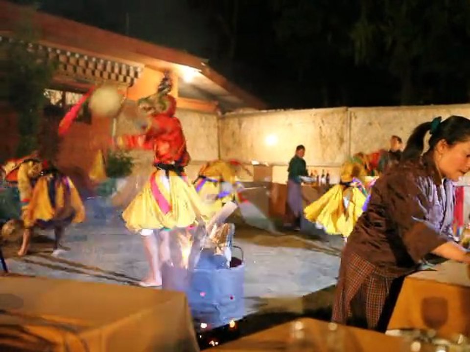 DANSES A TIMPHU BOUTHAN