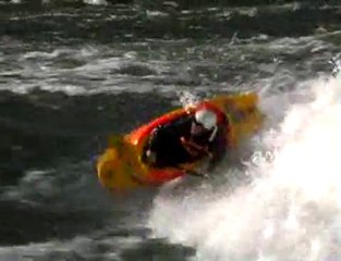 Playboating the Skjak wave