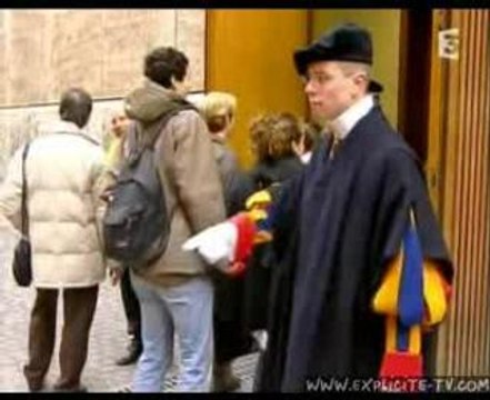 Strip Tease Cathos 1 Le pape