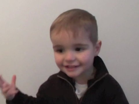 Gabriel souhaite un bon anniversaire à Papi 2011