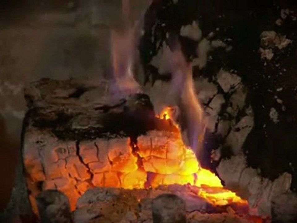 The dying fire in hd 1080p(00s)