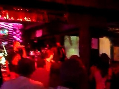 00040 Chanteur bar soirée Patong