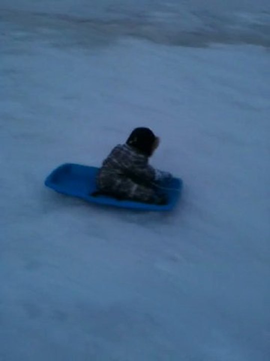 Jules luge tout seul !!!