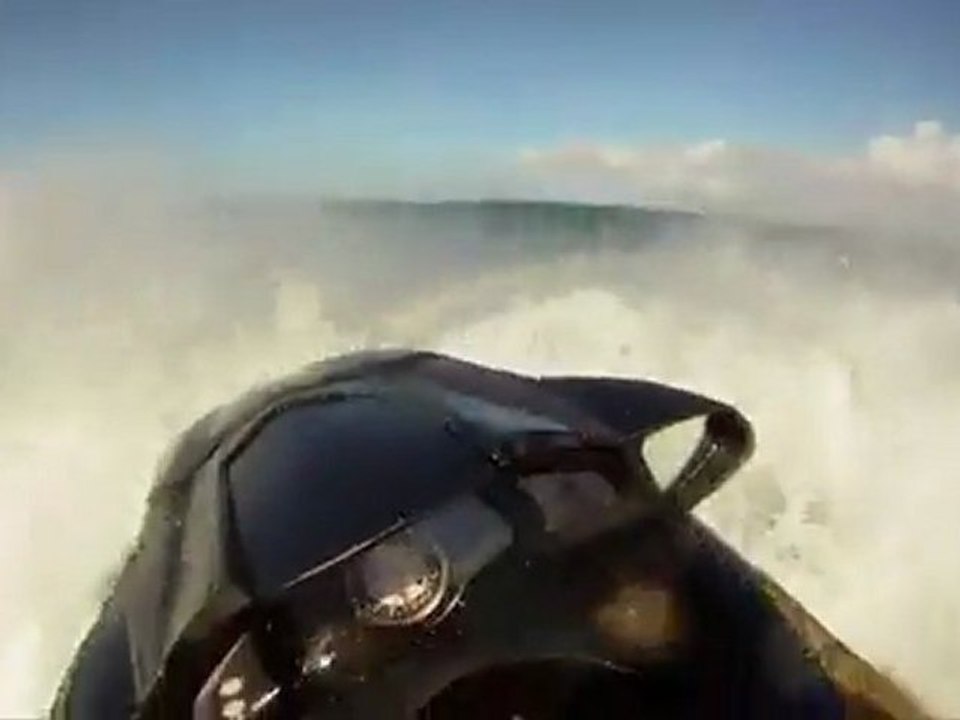 Chuck Patterson skis Pe'ahi