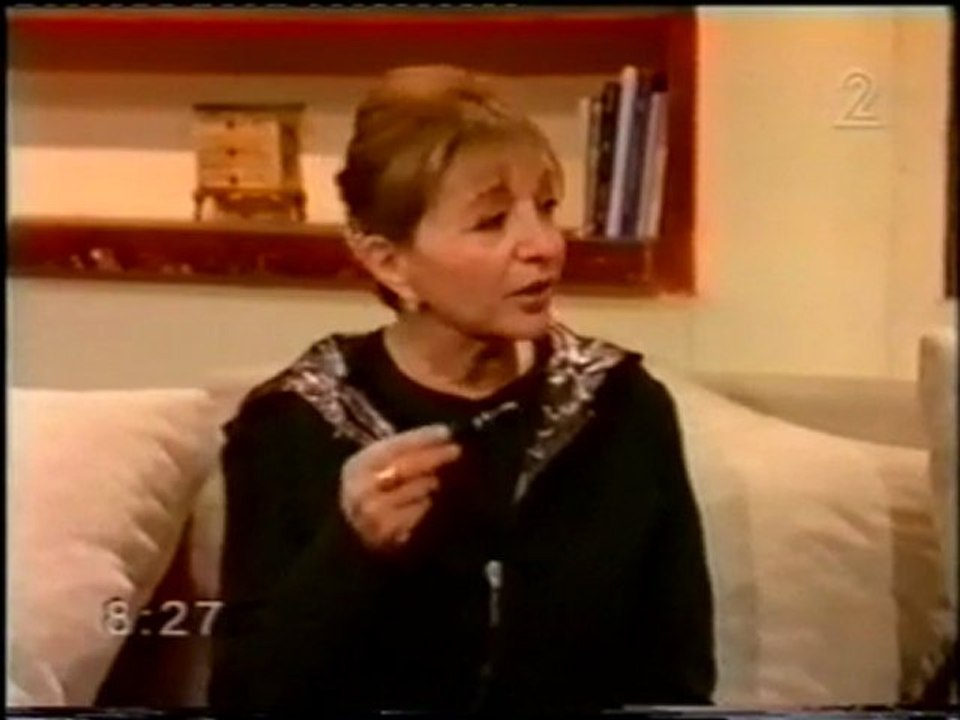 דר' אבישי וינברגר מסביר על מתיחת פנים אצל רבקה מיכאלי