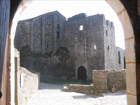 gites larzac-couvertoirade proche viaduc de Millau
