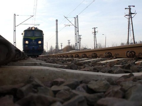 PKP cargo ET22 1095 (widok z pomiedzy szyn)