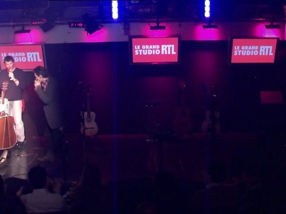 Raphaël chante la petite misère en live sur RTL