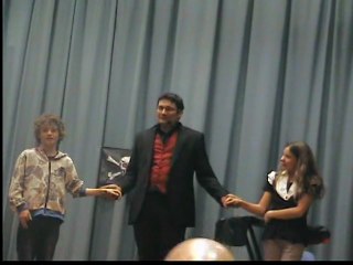 suite des enfants sur scene noyal sur vilaine