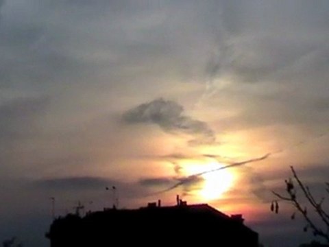 Chemtrails - Total Chaos In The Sky