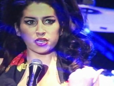 Amy Winehouse gets boo'ed