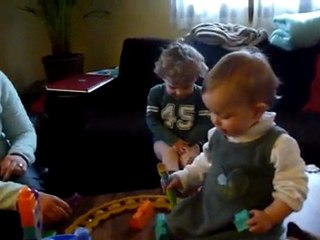 toute la famille jouent de la flute