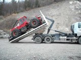 déchargement de tracteur forestier