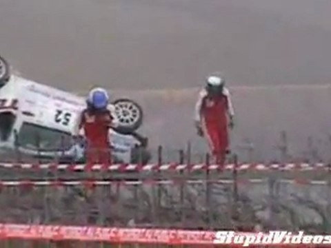 Incidente terribile ma piloti illesi