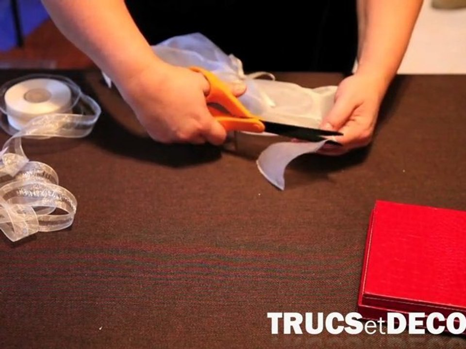 Faire un noeud en ruban ou en tissu par TrucsetDeco.com
