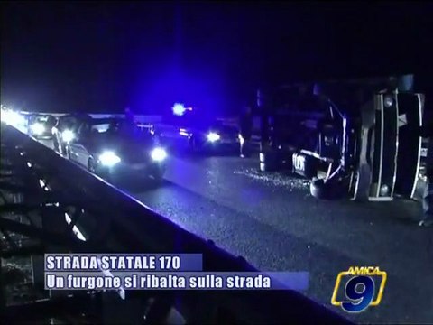 SS 170 Barletta - Andria. Un furgone si ribalta sulla strada