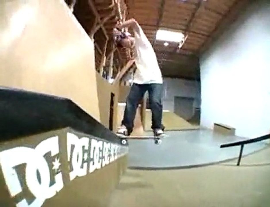 Ryan Gallant Trick Tip: Frontside Noseslide