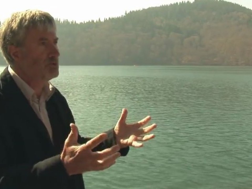 Le lac Pavin, un lac de légende, un lac unique...