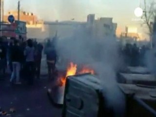 İran'da rejim yanlıları muhaliflerin öldürülmesini...