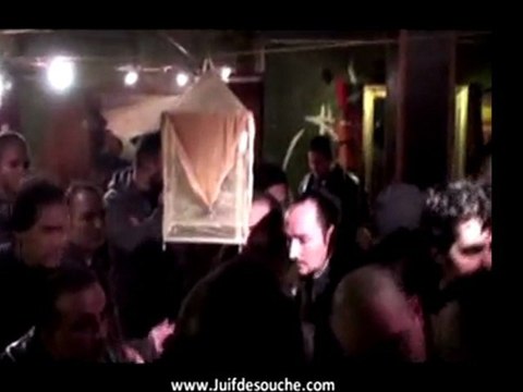 Alain Soral agressé par des musulmans